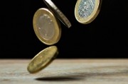 如何在市場波動中保持黃金投資的穩定性？這種穩定性策略的有效性如何？