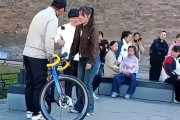 價值10萬自行車被小孩碰倒 雙方發生爭執 車已拿去定損