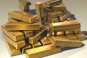 實物黃金投資中應注意哪些關鍵技巧？這些技巧如何幫助投資者提高投資效益？