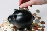 如何分析市場波動并做出貴金屬投資決策？這種分析如何影響貴金屬投資者的策略？