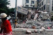 “相當于約一千顆原子彈”！強震后的緬甸曼德勒40℃高溫，中國翡翠商人擠在后備廂緊急逃難