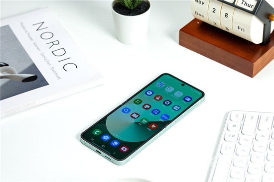 首款驍龍8 Gen3小折疊 三星Galaxy Z Flip6手機(jī)評(píng)測(cè)