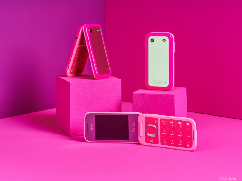 HMD Barbie 芭比聯名主題翻蓋功能機發布：粉色機身，支持 4G LTE 網絡
