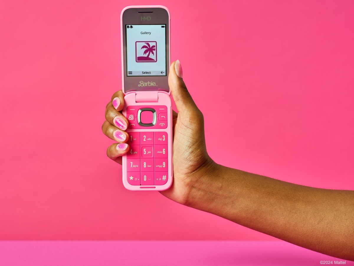 HMD Barbie 芭比聯名主題翻蓋功能機發布：粉色機身，支持 4G LTE 網絡