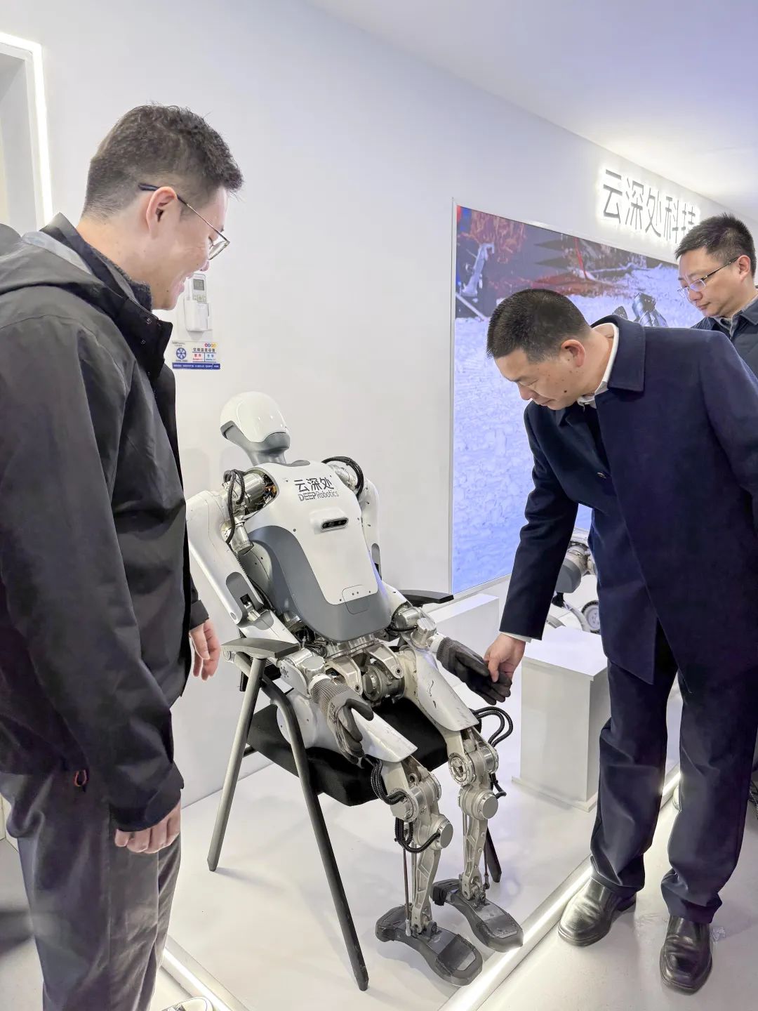 國安達 （A股代碼： 300902 ）與杭州云深處科技就機器人在應急消防、電力電網行業應用開展深入合作交流