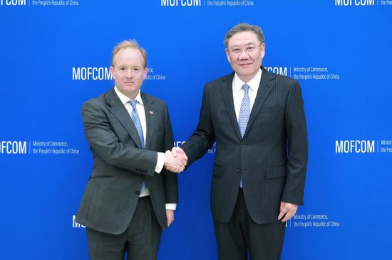 商務部部長王文濤會見英國太古集團行政總裁施銘倫