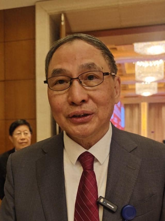 鄭永年：隨著中國(guó)轉(zhuǎn)向技術(shù)原創(chuàng)，美國(guó)打壓限制其實(shí)為時(shí)已晚